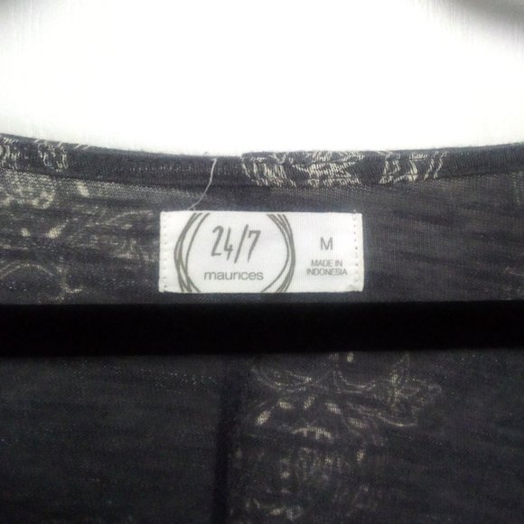 Maurices Paisley Print Gray 24/7 Womens Top, Medium - Picture 3 of 5